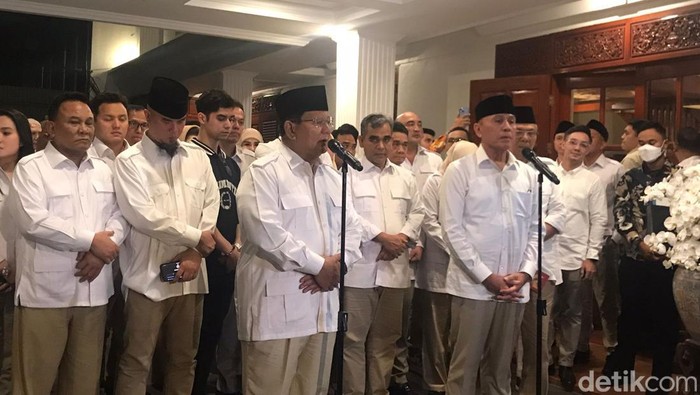 Prabowo konferensi pers usai Rakor Gerindra di Kertanegara, Jakarta Selatan, Kamis (27/4/2023).