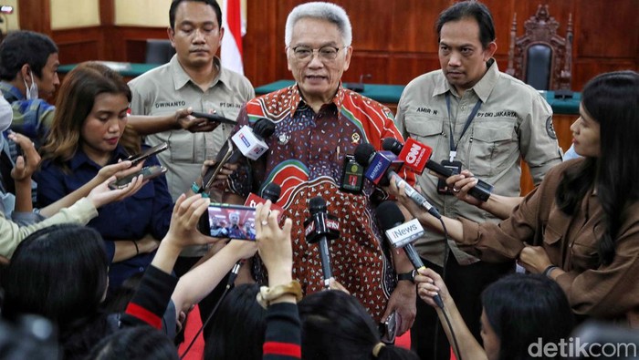 Pengadilan Tinggi (PT) DKI Jakarta telah menjatuhkan putusan banding yang diajukan anak AG (15) dan jaksa terkait kasus penganiayaan Cristalino David Ozora. PT DKI memutuskan tetap menghukum AG selama 3,5 tahun penjara, Kamis (27/4/2023).