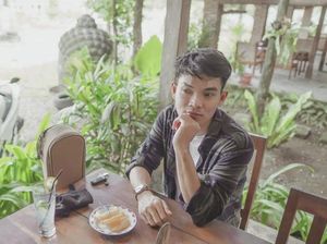 Chord Gitar Lagu Tetap Disini dari Tri Suaka, Liriknya Romantis