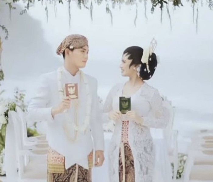 Resmi Menikah, Intip Momen Tri Suaka Nongkrong di Kafe hingga Warkop