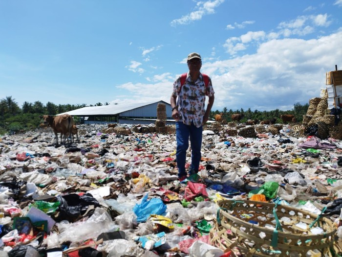 Tempat Pengolahan Sampah Terpadu (TPST) dan Instalasi Pengolahan Air Limbah (IPAL) tak terurus di Gili Trawangan.