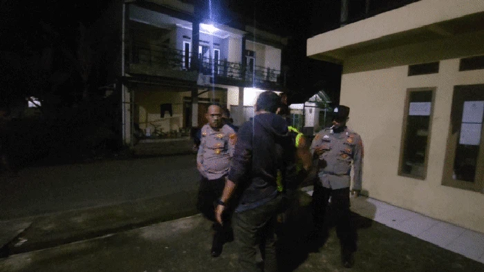 Samson, preman kampung yang kerap bikin resah warga Sukabumi ditangkap.