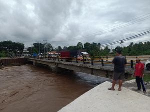 Debit Air Sungai Bilukpoh Meningkat, Warga Was-was