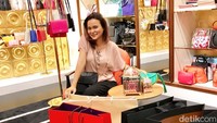Dinda Safay juga mengoleksi banyak tas mewah. Foto: Instagram Dinda Safay