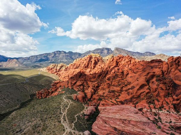 Serunya Menjelajahi Ngarai Batu Merah yang Ajaib di Nevada