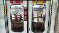 Senada, Debina (33), pengguna KRL, juga menilai penambahan tangga baru dapat memudahkan akses penumpang yang berpindah peron di Stasiun Manggarai. Dia berharap KCI dapat terus meningkatkan fasilitas bagi penumpang.