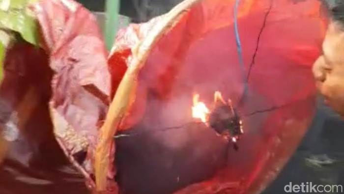 Tangkapan layar video viral temuan balon udara di Ponorogo.