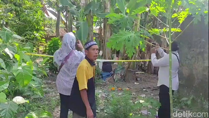 TKP anak bunuh ibu kandung di Pangkah, Tegal, Kamis (27/4/2023).
