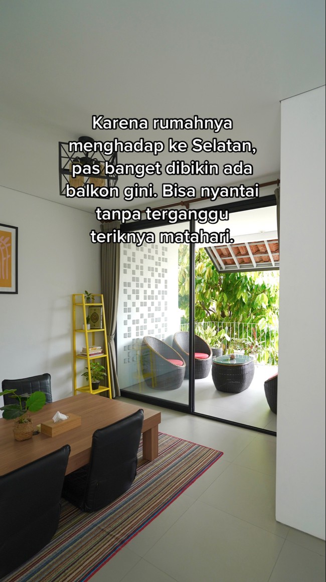 Dalam keterangan di unggahan videonya, sang pengunggah bahkan menyebutkan budget untuk renovasi rumah tersebut. Disebutkan bahwa budget awal renovasi rumah sekitar Rp 500 juta, namun pada akhirnya justru menjadi lebih hemat, tak sampai Rp 400 juta. Foto: TikTok/@livinglovingnet