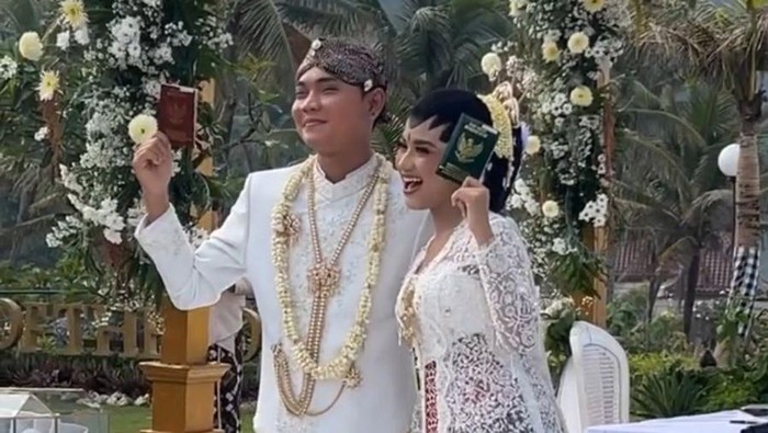 Tri Suaka menikah