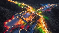 Begini suasana tur malam di kawasan Tembok Besar China, Selasa (25/4/2023).