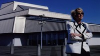 Dalam sistem tata negara Islandia, presiden merupakan kepala negara sementara perdana menteri adalah kepala pemerintahan. Vignis mengambil peran aktif dalam mempromosikan negara sebagai duta budaya. Getty Images/Bernard Annebicque