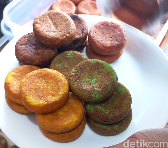 Wingko warna-warni khas Lamongan