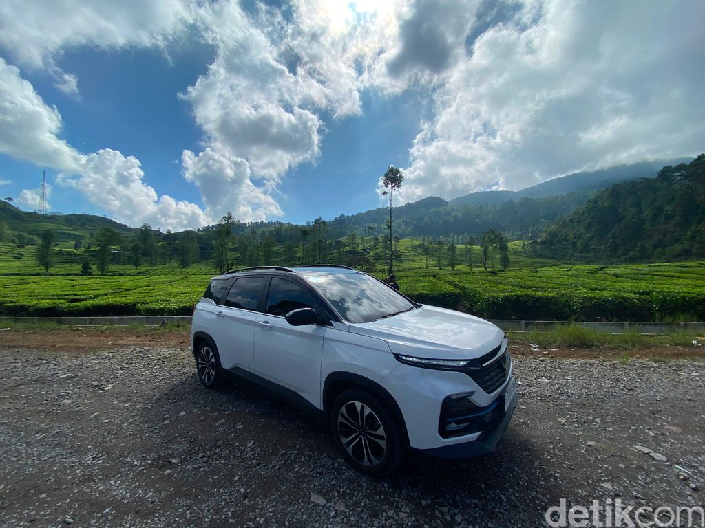Wuling Almaz Hybrid
