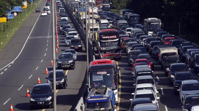 Sudah banyak masyarakat yang melakukan perjalanan balik usai mudik Lebaran 2023. Lalu, arus balik Lebaran 2023 sampai tanggal berapa? Cek informasinya.