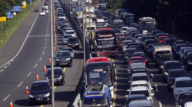 Sudah banyak masyarakat yang melakukan perjalanan balik usai mudik Lebaran 2023. Lalu, arus balik Lebaran 2023 sampai tanggal berapa? Cek informasinya.
