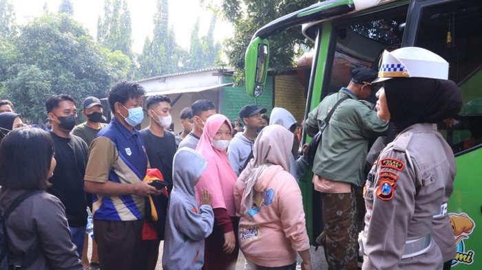 Balik Mudik Gratis yang digelar Polres Tuban. Ada 175 orang pemudik tujuan Jakarta yang antusias.