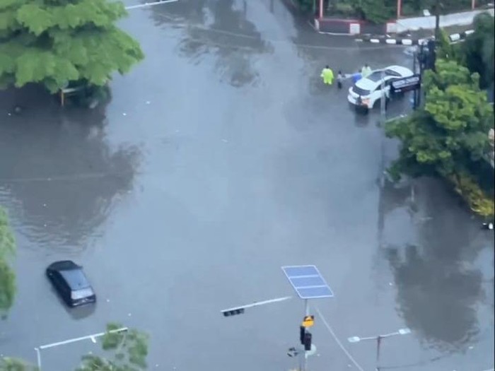 Banjir di Mayjend Sungkono Surabaya