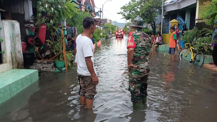 Banjir landa Kediri setelah diguyur hujan deras