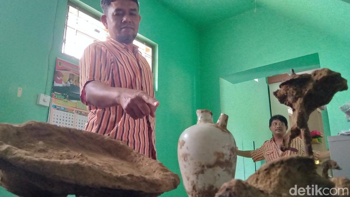 Benda-benda kuno temuan di trase tol Jogja-Solo Desa Wonoboyo, Kecamatan Jogonalan.