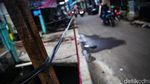 Bikin Pemotor Terperosok, Got di Kramatjati Dipagari Tali Rafia
