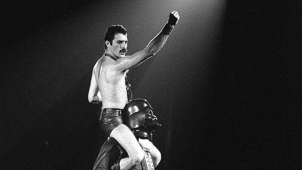 TORONTO, ON - AUGUST 30: Freddie Mercury of British rock band Queen performing at CNE Grandstand in Toronto on August 30th, 1980.        (Dick Darrell/Toronto Star via Getty Images)