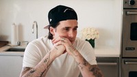 Brooklyn Beckham terkenal sebagai anak sulung dari pesepak bola David Beckham yang hobi memasak. Ia mengakui bahwa dirinya begitu mencintai memasak. Foto: Instagram/brooklynpeltzbeckham