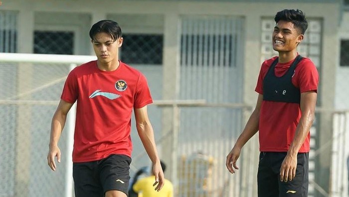 Dewangga dan Sananta saat latihan Timnas Indonesia U-22.
