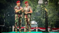 Upacara penyerahan pasukan Kopassus dilaksanakan usai serah terima jabatan Danjen Kopassus.