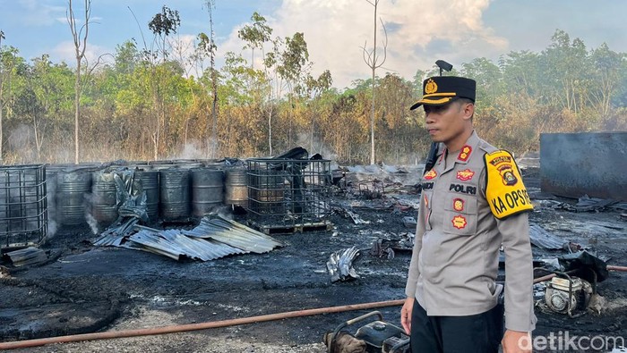 Gudang Minyak Ilegal Di Sumsel Meledak Pemilik Ditangkap