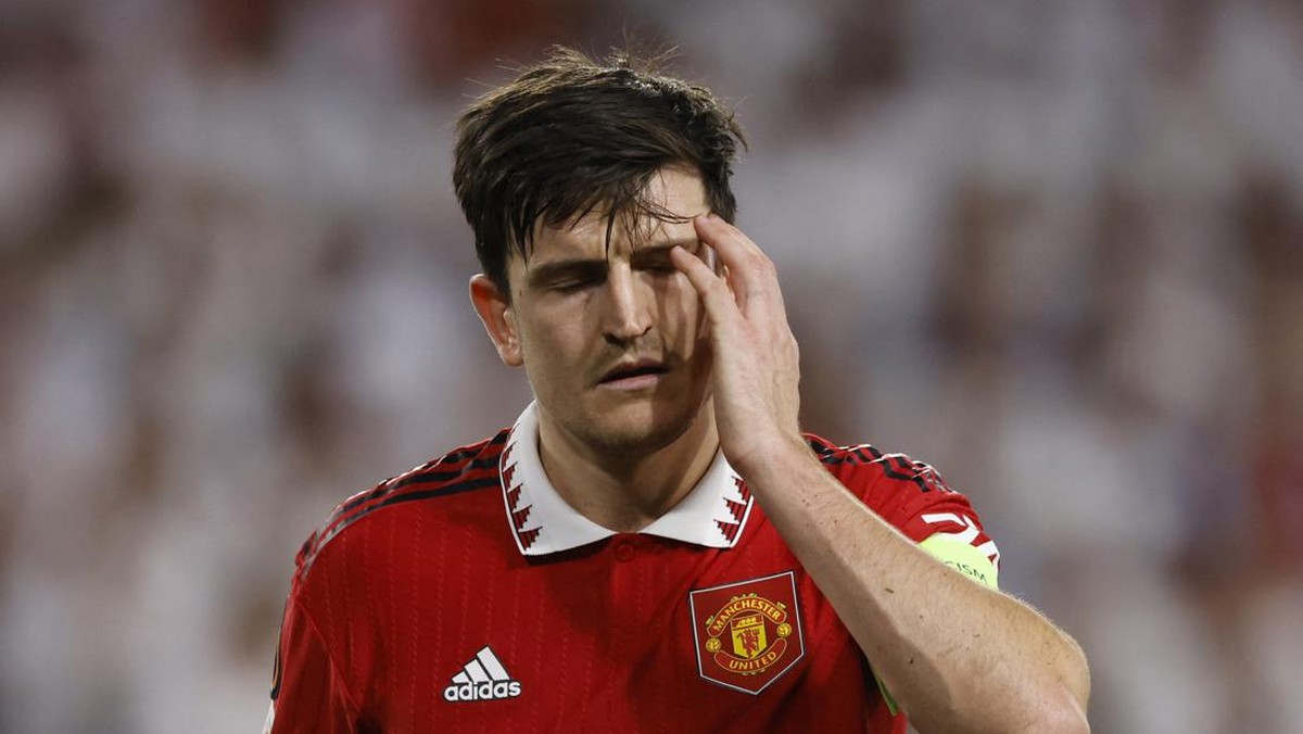 Bek tengah sekaligus kapten MU Harry Maguire dituding blunder melulu. (Foto: REUTERS/MARCELO DEL POZO)