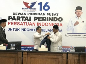 Perindo Lantik Eks Kader PSI dan Najmi Putra Wamenag Jadi Kader