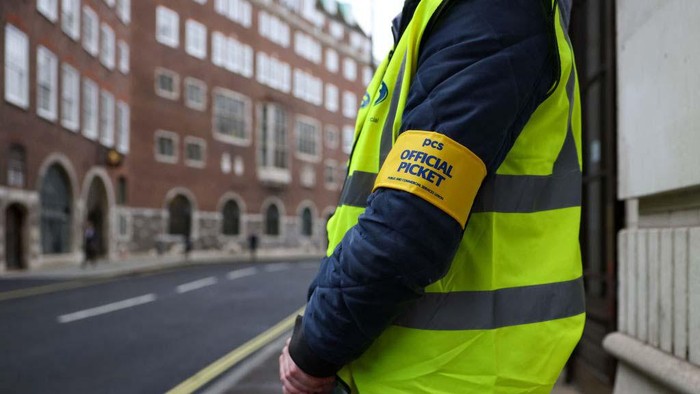 A striking civil servant on a picket line outside the Department for Education in London, UK, on Friday, April 28, 2023. More than 120,000 PCS, main union for civil servants, members plan to strike on April 28, and the union is re-balloting its members to extend a mandate for industrial action beyond May. Photographer: Hollie Adams/Bloomberg via Getty Images