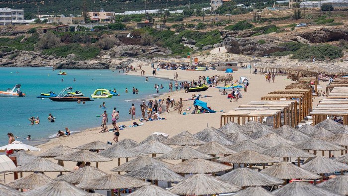 Intip Lebih Dekat Secercah 'Surga' di Pantai Falassarna Yunani Pantai Falassarna di Yunani menjadi salah satu deretan pantai paling top di dunia. Pasir putih dan air jernihnya yang khas menjadi daya tariknya.