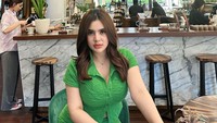 Berpakaian hijau, Iqlima Kim mengaku suka es pisang ijo. (Foto: dok Instagram)
