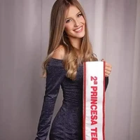 Mertua sang walikota bukan satu-satunya yang naik jabatan. Pada Oktober 2022, bibi dari Kauane Rode juga mendapatkan jabatan di pemerintahan Hissam Hussein Dehaini. Foto: Dok. Facebook, Instagram