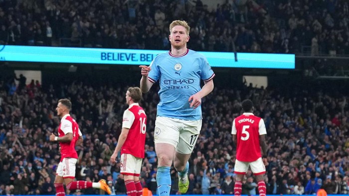 MANCHESTER, ENGLAND - APRIL 26: Kevin De Bruyne of Manchester City celebrates after scoring the teams third goal during the Premier League match between Manchester City and Arsenal FC at Etihad Stadium on April 26, 2023 in Manchester, England. (Photo by Lexy Ilsley - Manchester City/Manchester City FC via Getty Images)