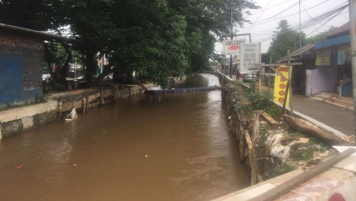 Kondisi tanggul di kawasan Hek, Kramat Jati yang bakal diperbaiki.