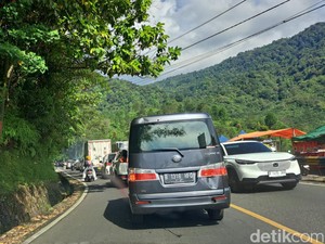 Lalin Puncak Bogor Arah Jakarta Padat, Pemudik Sampai Bisa Pesan Kopi