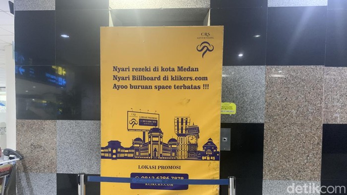 Lift TKP penemuan mayat wanita di Bandara Kualanamu. (Kartika Sari/detikSumut)