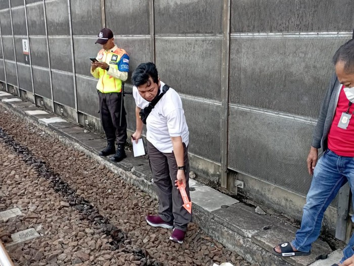 Lokasi Atlet David Jacobs Tergeletak di Pinggir Rel