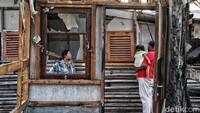 Mayoritas rumah yang hangus terbakar ini merupakan bangunan semi permanen.