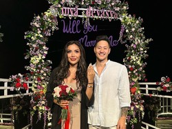 7 Foto Romantis Millen Cyrus Dilamar Kekasih di Bali, Pamer Cincin Lamaran