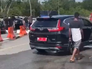 Viral Mobil Dinas Serobot Antrean, Pemkab Bengkalis: Itu Kendaraan Prioritas