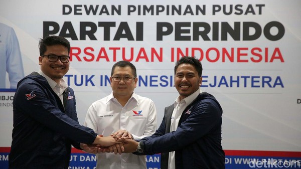 Momen Eks Kader PSI dan Putra Wamenag Dilantik Jadi Kader Perindo