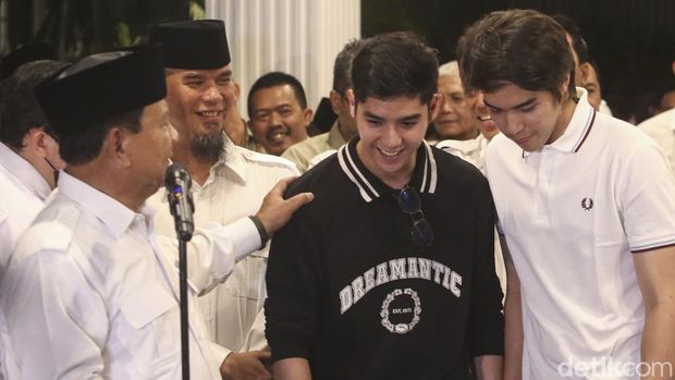 Anggota Dewan Pembina Gerindra Andre Rosiade menyatakan putra Ahmad Dhani, Al Ghazali dan El Rumi resmi bergabung sebagai kader.