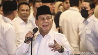 Prabowo menyebut kehadiran anak muda merupakan masa depan partai.