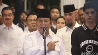 Prabowo mengatakan partainya selalu buka jalan bagi anak muda yang ingin bergabung.