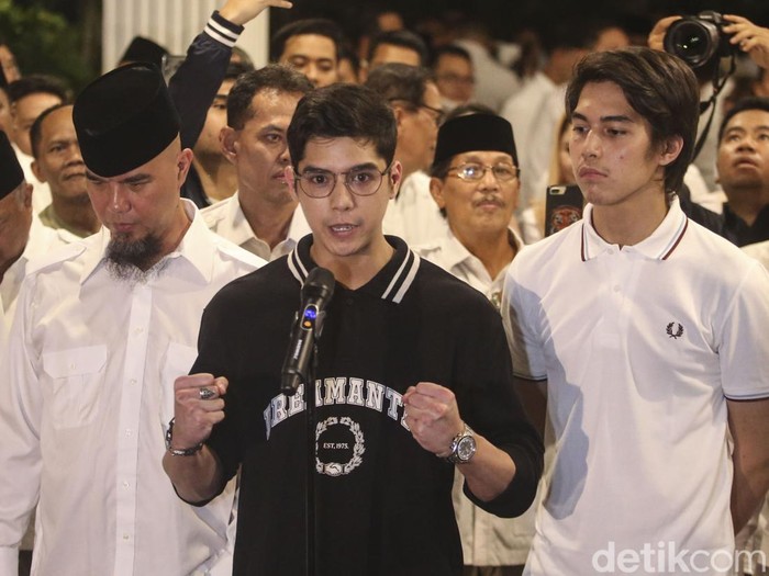 Anggota Dewan Pembina Gerindra Andre Rosiade menyatakan putra Ahmad Dhani, Al Ghazali dan El Rumi resmi bergabung sebagai kader.