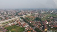Selama di udara, kami pun melihat pemandangan kawasan Tangerang dari ketinggian. Adapun arah terbang helikopter menuju tol Cikupa.  Terlihat deretan perumahan, jalan raya dan jalan tol hingga gedung-gedung tingi yang menghiasi udara Jakarta. Saat itu sedikit berkabut, namun secara visual masih jelas dikebanyakan titik.